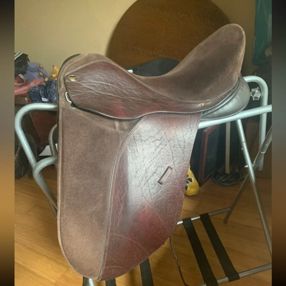 Sankey Dressage Saddle - Picture 3 of 12